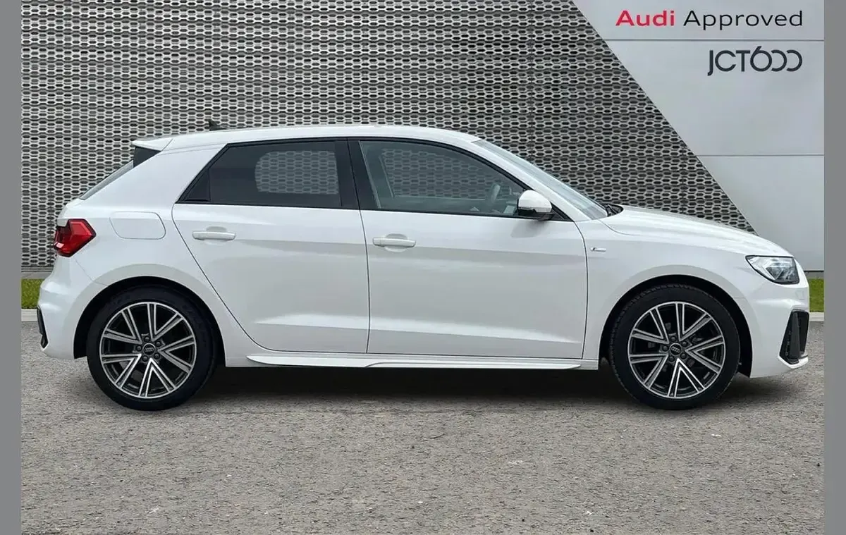Used Audi A1 S-Line 94 HP (69 kW) 2024 White SUV