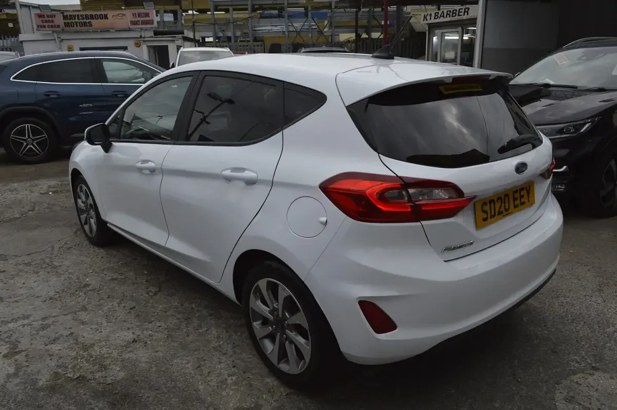Begagnad Ford Fiesta Trend 95 HK (69 kW) 2020 Vit Halvkombi