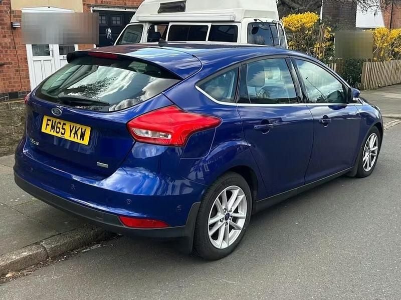 Used Ford Focus Zetec 125 HP (91 kW) 2016 Blue Hatchback