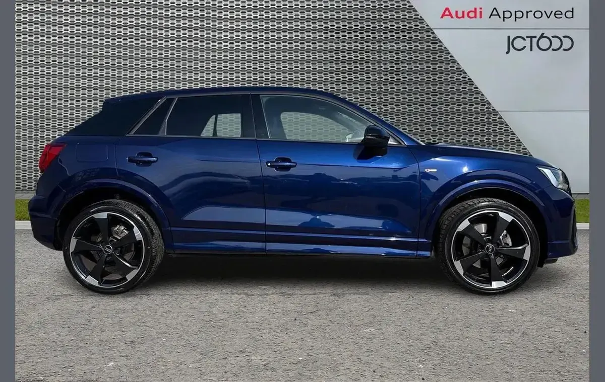 Used Audi Q2 Black Edition 147 HP (108 kW) 2023 Blue SUV