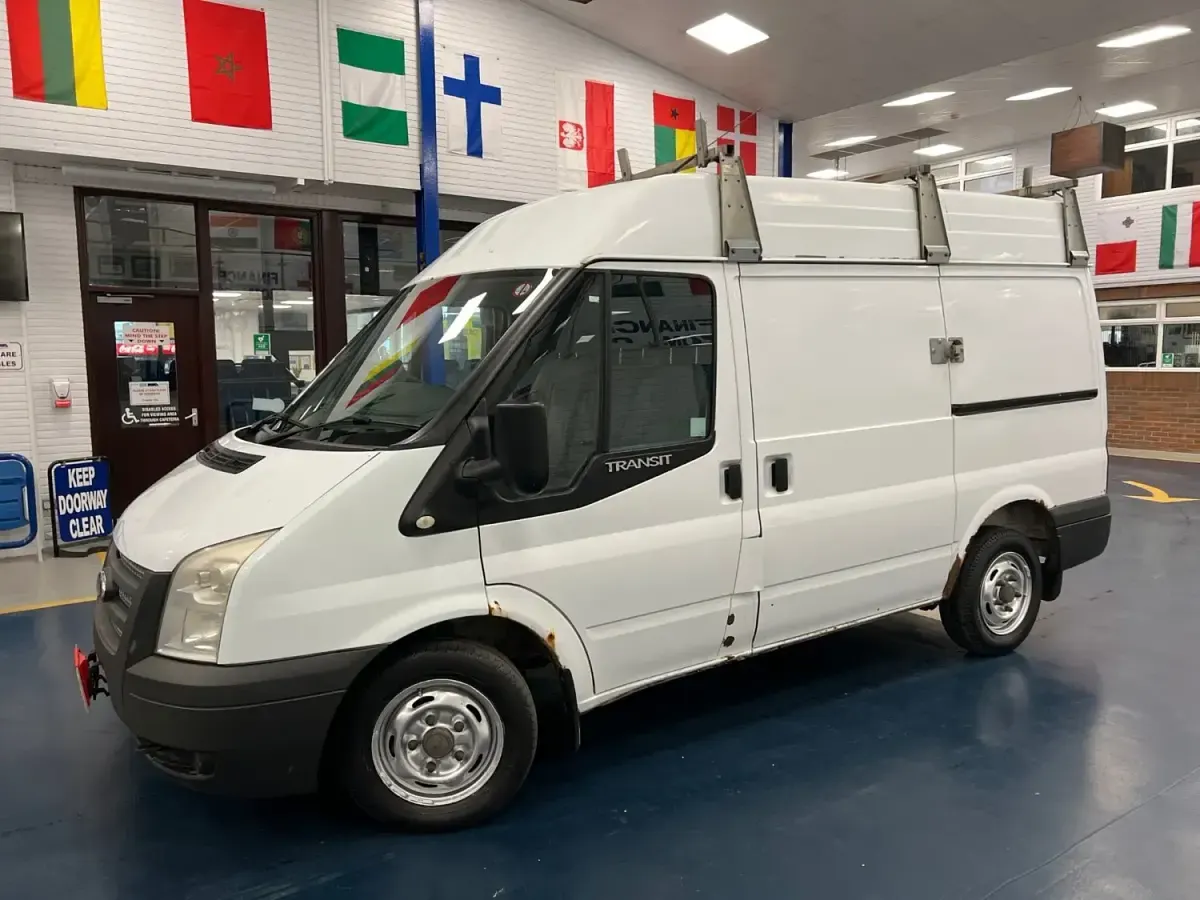 Usado Ford Transit 100 HP (73 kW) 2012 Branco Van