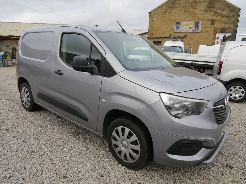 Used Vauxhall Combo Sportive 100 HP (73 kW) 2019 Grey MPV