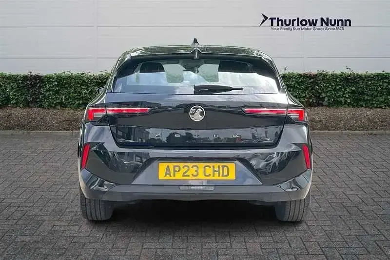 Begagnad Vauxhall Astra Design Edition 130 HK (95 kW) 2023 Grå Halvkombi