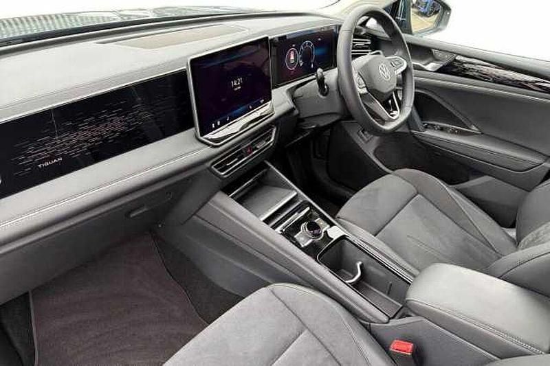 Used VW Tiguan Elegance 150 HP (110 kW) 2025 Blue SUV