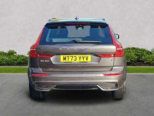 Usado Volvo XC60 Plus 250 HP (183 kW) 2023 Cinzento SUV