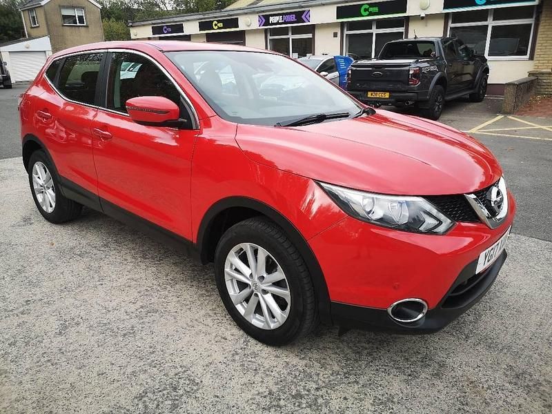 Red Used 2017 Nissan Qashqai Acenta SUV | £6,995 (Good price) - Image 1/4