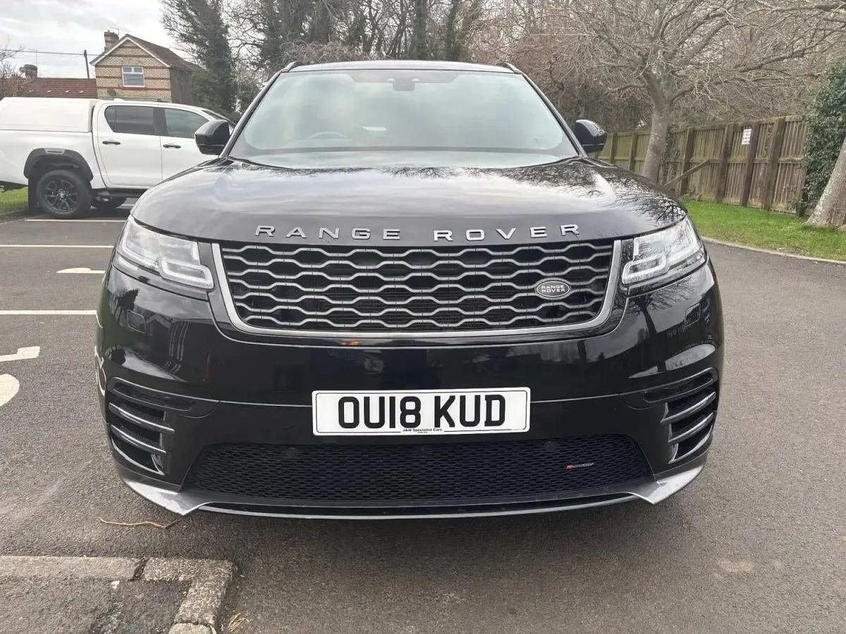 Second-hand Land Rover Range Rover Velar R-Dynamic 240 CP (176 kW) 2018 Negru SUV
