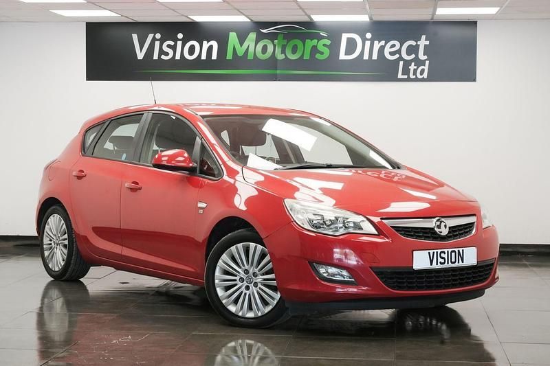 Red Used 2012 Vauxhall Astra Excite Hatchback | £1,980 (Fair price) - Image 1/3