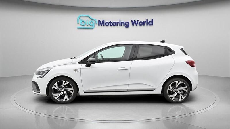 Used Renault Clio V RS Line 90 HP (66 kW) 2023 White Hatchback