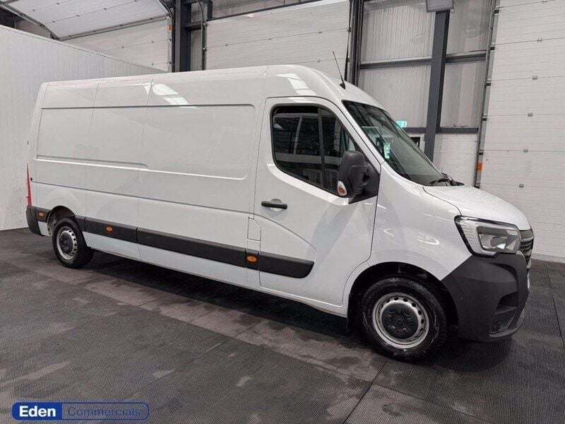 White Used 2022 Renault Master Business Van | £13,990 (Good price) - Image 1/4