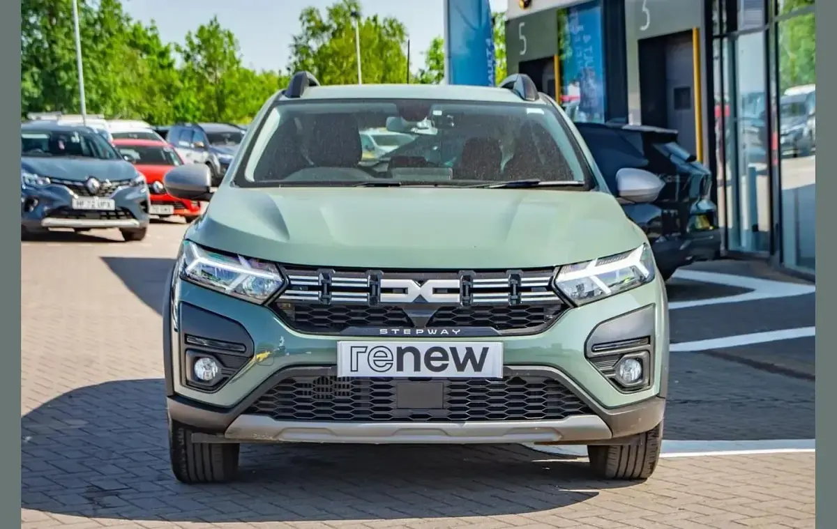 Used Dacia Sandero Expression 90 HP (66 kW) 2023 Green Hatchback