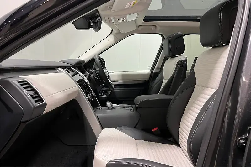 Used Land Rover Discovery 345 HP (253 kW) 2025 Grey SUV