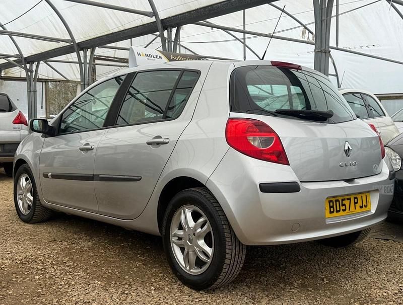 Usado Renault Clio II Dynamique 2007 Prateado Citadino