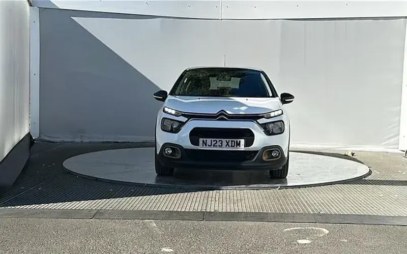 Used Citroën C3 PureTech 83 HP (61 kW) 2023 White Hatchback
