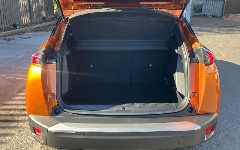 Second-hand Peugeot 2008 Active+ 101 CP (74 kW) 2023 Portocaliu SUV