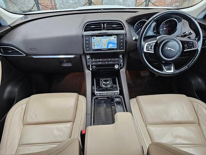 Used Jaguar F-Pace Prestige 180 HP (132 kW) 2017 White SUV