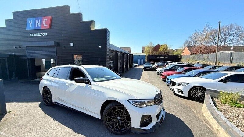 White Used 2020 BMW 320 M Sport Estate | £22,991 (Fair price) - Image 1/4