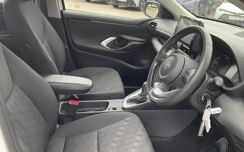 Used Toyota Yaris 116 HP (85 kW) 2024 White Hatchback