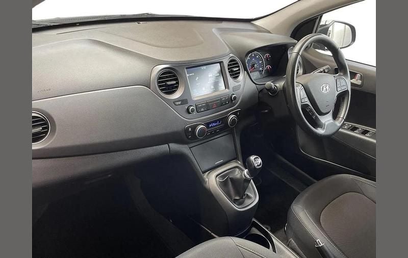 Used Hyundai i10 Premium 65 HP (47 kW) 2019 Black Hatchback