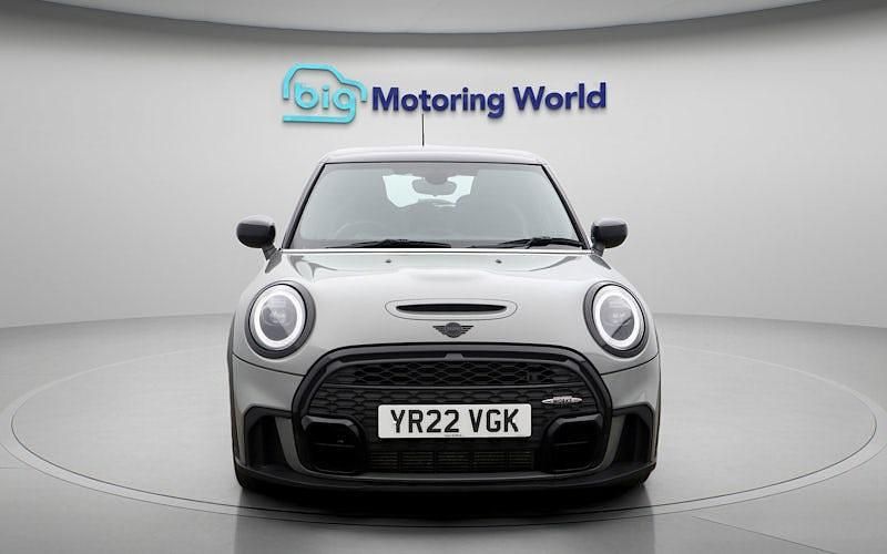Usado Mini Cooper S Hatch 178 CV (130 kW) 2022 Gris Utilitario