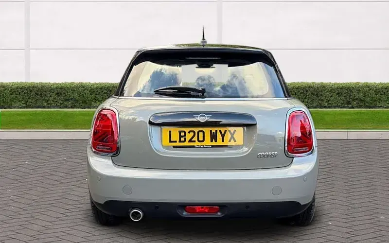 Usado Mini Cooper Classic 136 CV (100 kW) 2020 Gris Utilitario