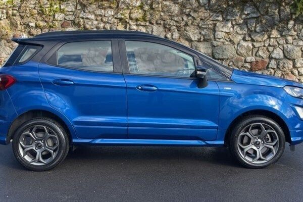 Used Ford Ecosport ST-Line 125 HP (91 kW) 2018 Lightning blue metallic/black roof SUV