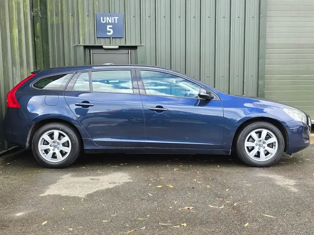 Used Volvo V60 115 HP (84 kW) 2013 Blue Estate