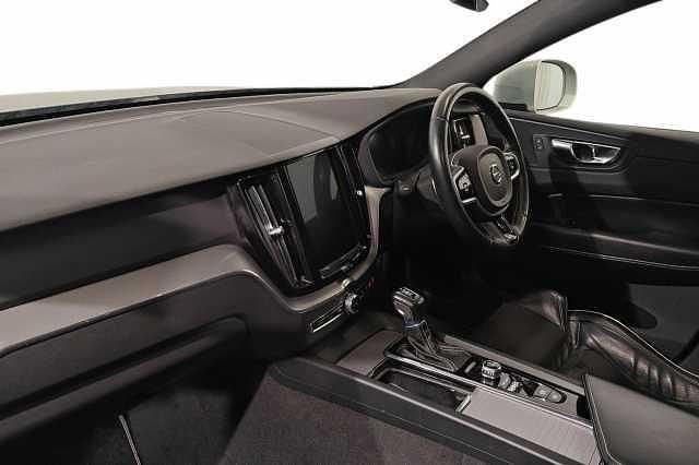 Used Volvo XC60 R-Design 235 HP (172 kW) 2018 Black SUV