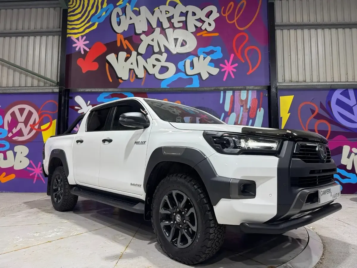 Used Toyota HiLux 201 HP (147 kW) 2022 White Pickup