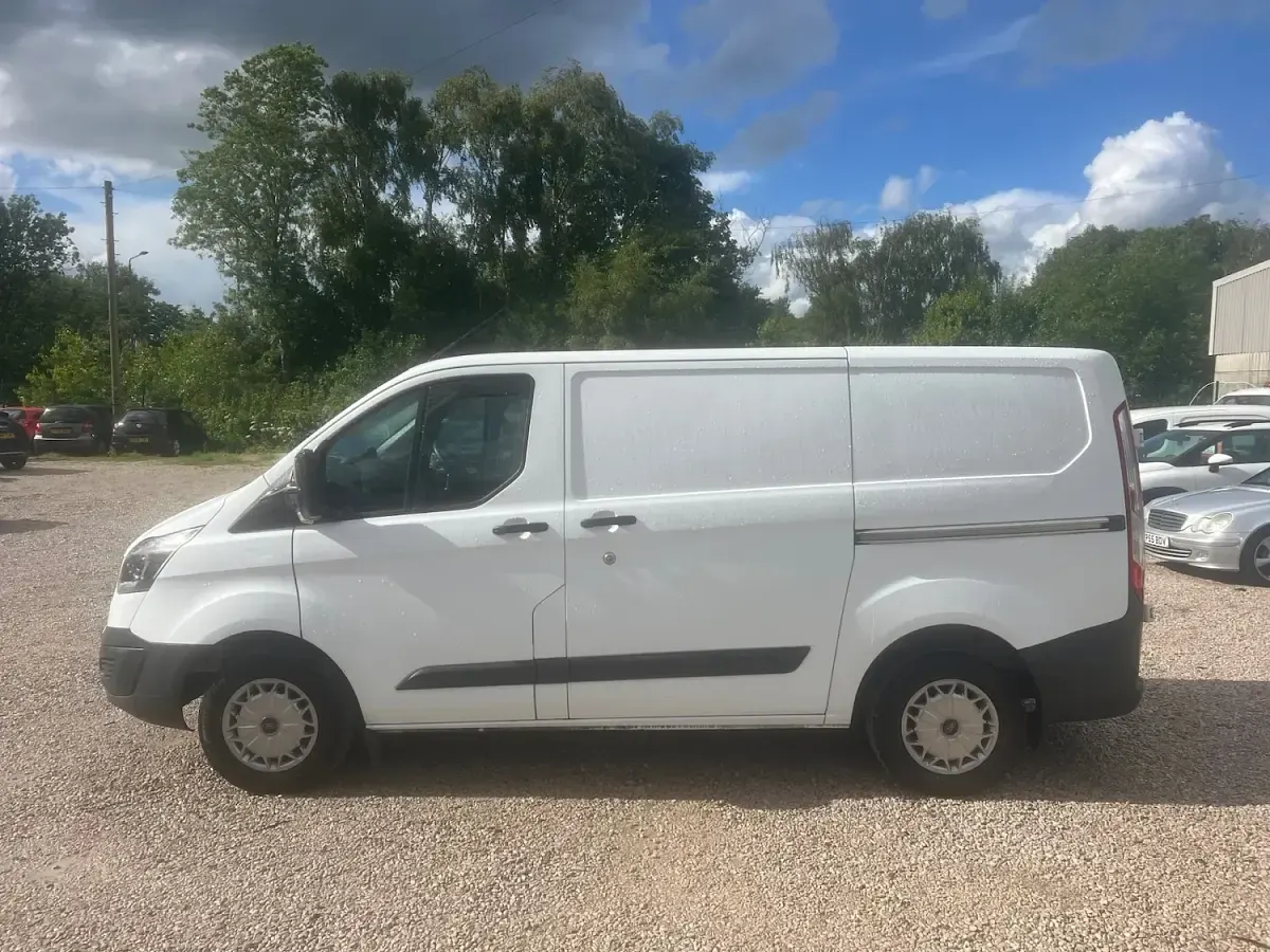 Used Ford Transit Custom 105 HP (77 kW) 2017 White Van