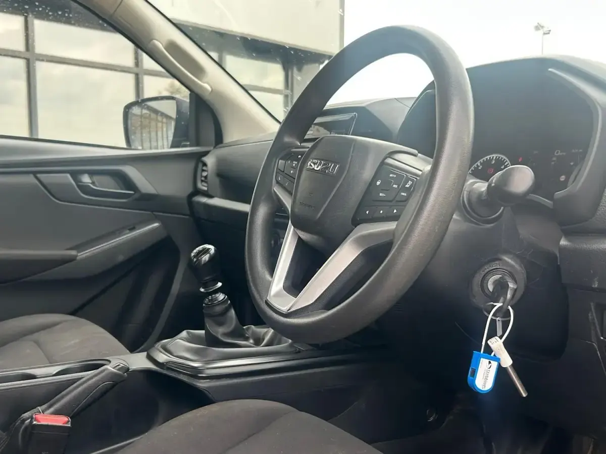 Usado Isuzu D-Max 163 CV (119 kW) 2023 Plateado Pickup/Camioneta
