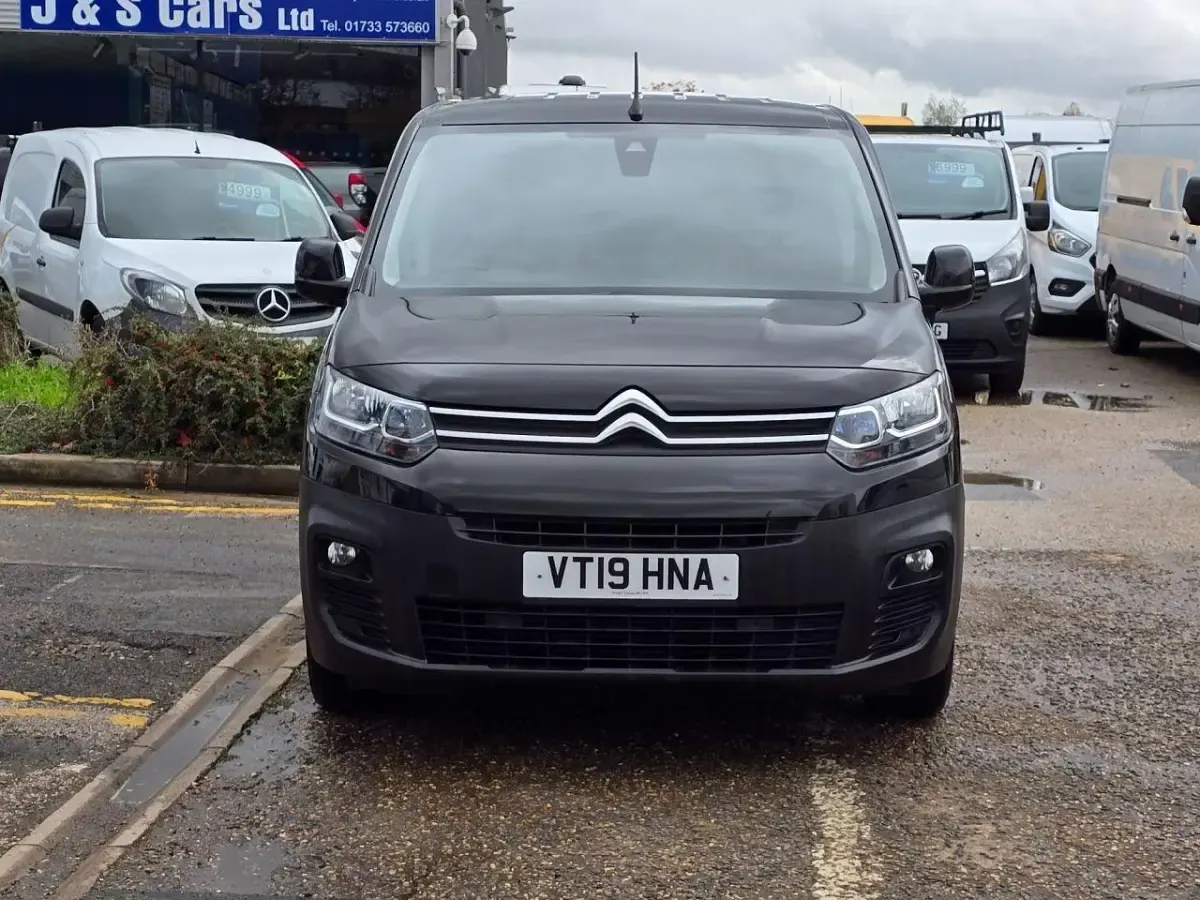 Second-hand Citroën Berlingo 100 CP (73 kW) 2019 Negru Monovolum