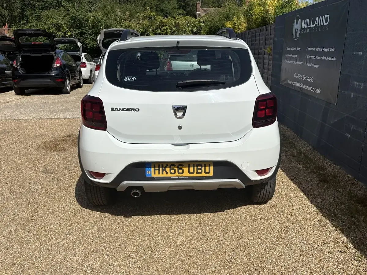 Used Dacia Sandero Stepway Ambiance 90 HP (66 kW) 2016 White Hatchback