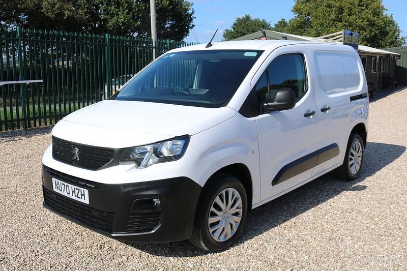 White Used 2020 Peugeot Partner S MPV | £6,290 (Good price) - Image 1/4