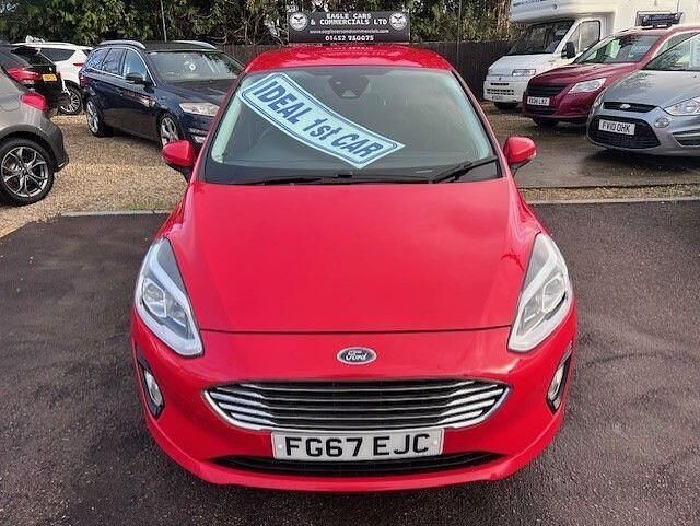 Used Ford Fiesta Titanium 100 HP (73 kW) 2017 Red Hatchback