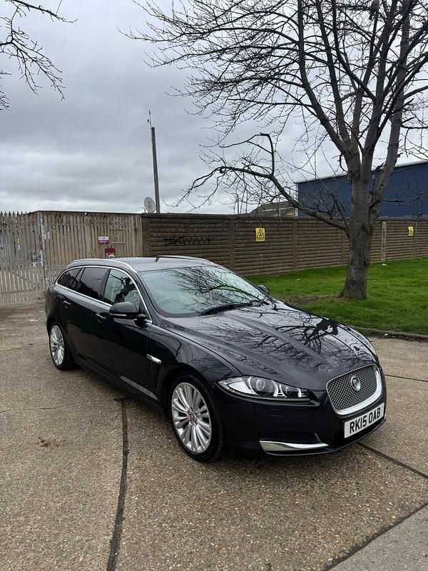 Używany Jaguar XF Portfolio 2015 Szary Kombi