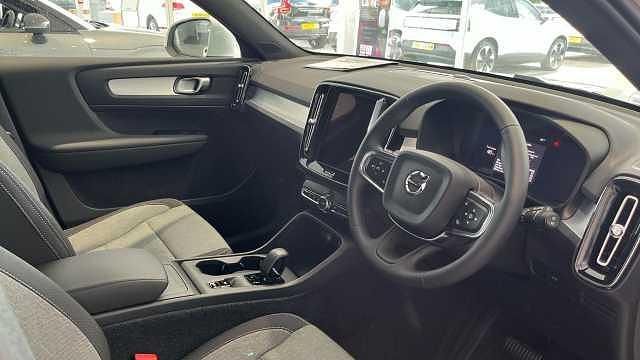 Used Volvo XC40 Core 161 HP (118 kW) 2026 SUV