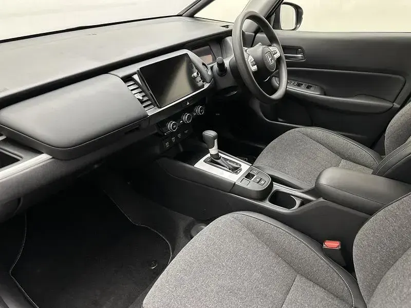 Used Honda Jazz Hybrid 109 HP (80 kW) 2021 Platinum white Hatchback