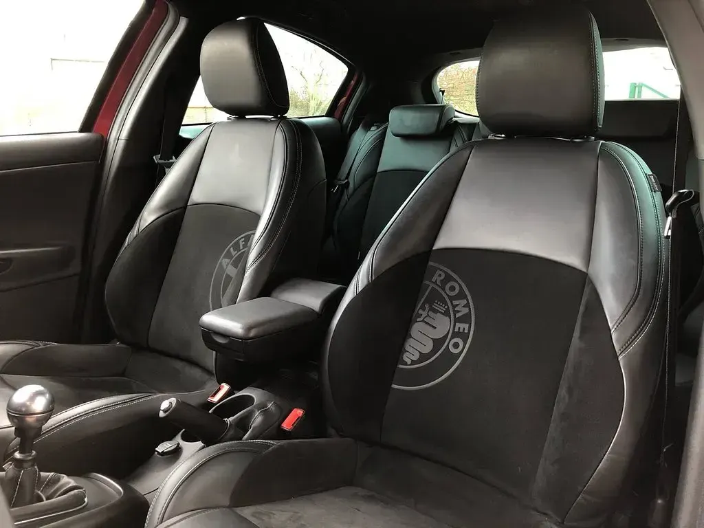 Used Alfa Romeo Giulietta 170 HP (125 kW) 2014 Red Hatchback