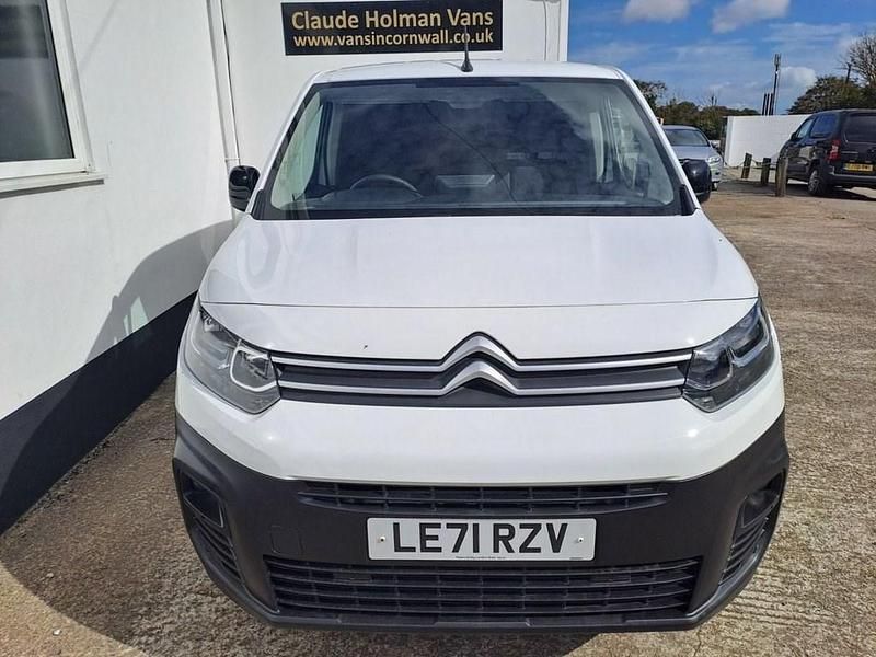 Used Citroën Berlingo 102 HP (75 kW) 2021 White MPV