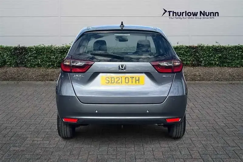 Second-hand Honda Jazz Hybrid 109 CP (80 kW) 2021 Gri Hatchback