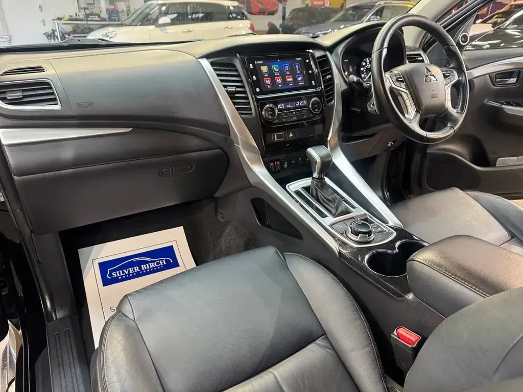 Usado Mitsubishi Shogun 181 HP (133 kW) 2019 Preto SUV