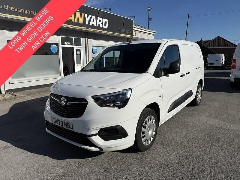 White Used 2020 Vauxhall Combo Sportive MPV | £8,999 (Fair price) - Image 1/4