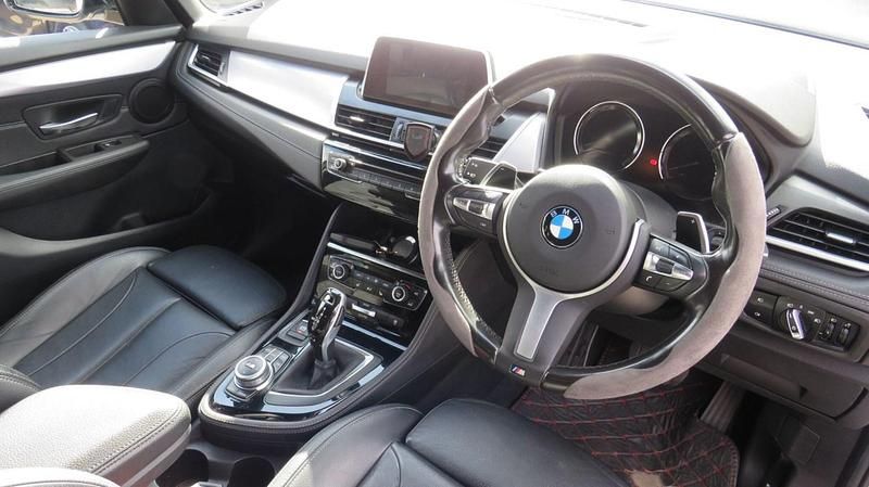 Begagnad BMW 220 M Sport 2018 Silver Halvkombi