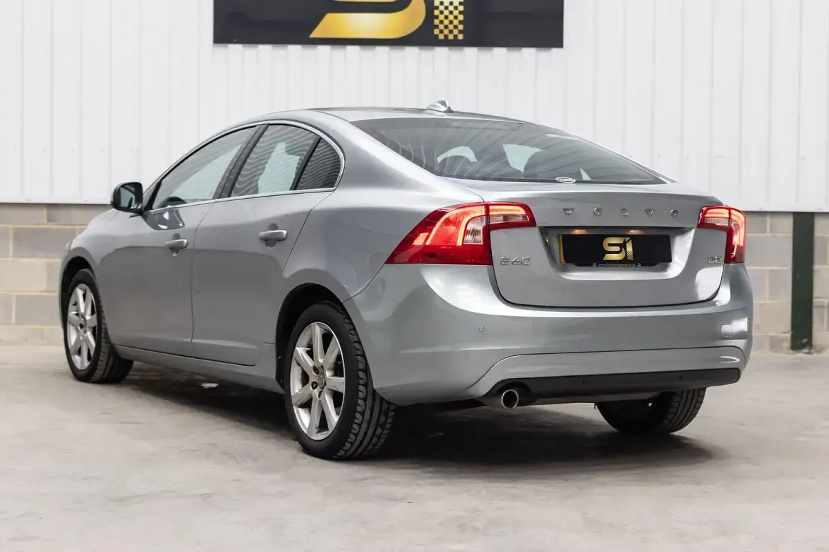 Used Volvo S60 SE 120 HP (88 kW) 2017 Silver Sedan