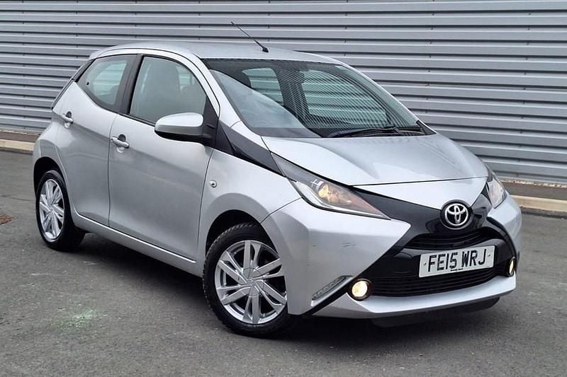 Silver Used 2015 Toyota Aygo x-press Hatchback | £3,395 (Good price) - Image 1/1