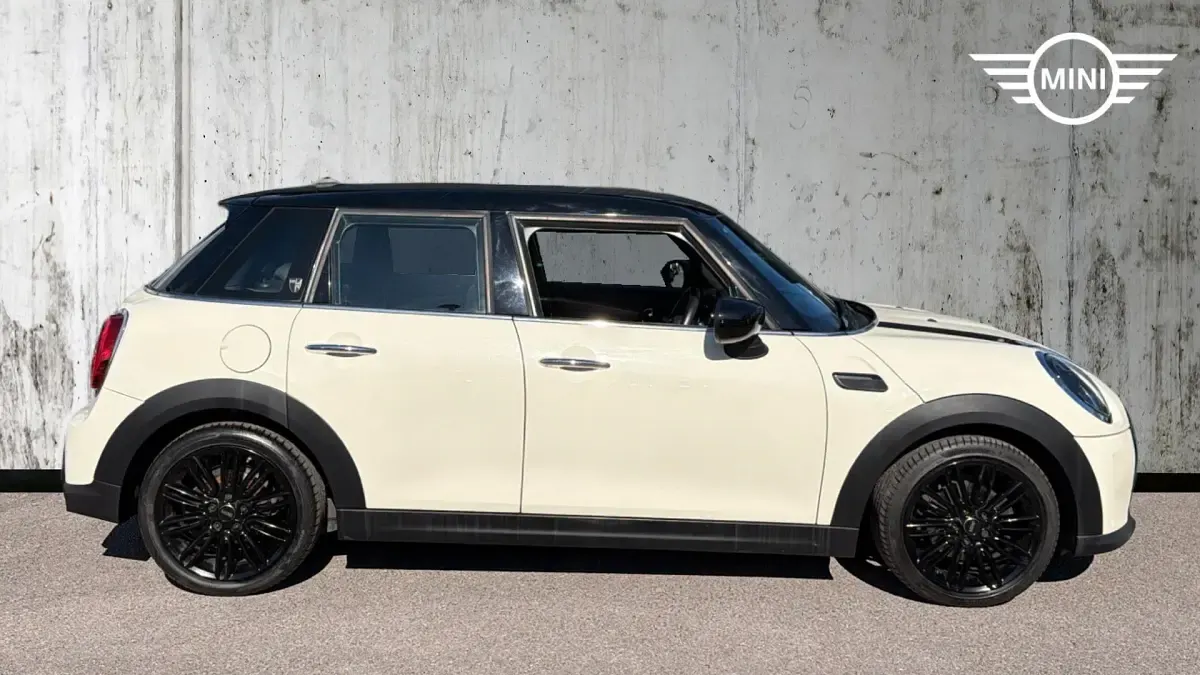 Used Mini Cooper Exclusive 136 HP (100 kW) 2022 Pepper white Hatchback