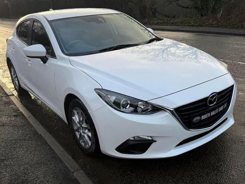 Used Mazda 3 2016 White Hatchback