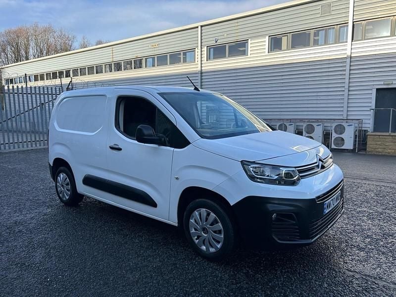 White Used 2020 Citroën Berlingo MPV | £7,495 (Good price) - Image 1/4
