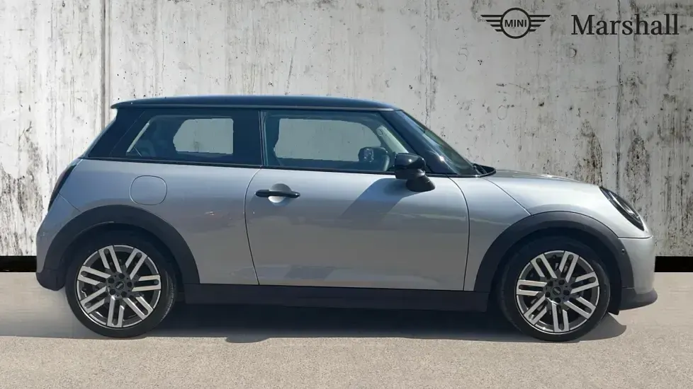 Begagnad Mini Cooper Classic 156 HK (114 kW) 2024 Silver Halvkombi